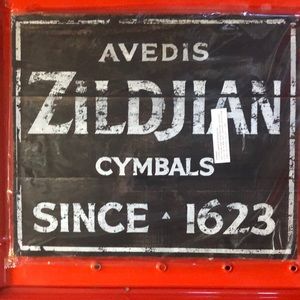 Avedis Zildjian Cymbals since 1623 wooden sign